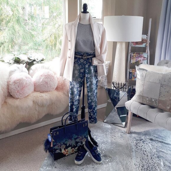 EUC Suko Jeans blue & white floral print faded denim jeans, 4 - Picture 1 of 9